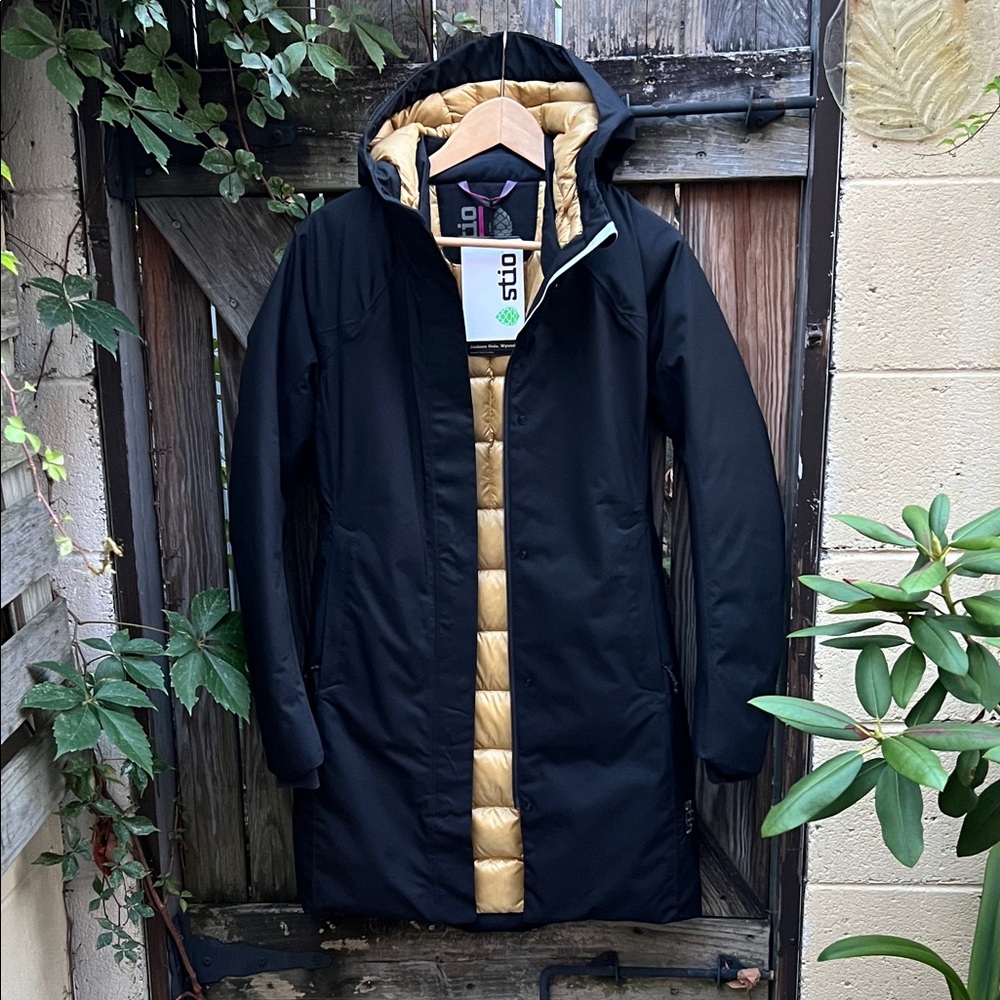 NWT Stio Women’s Shot 7 Down Parka Black and Gold - Tap Shoe - XS